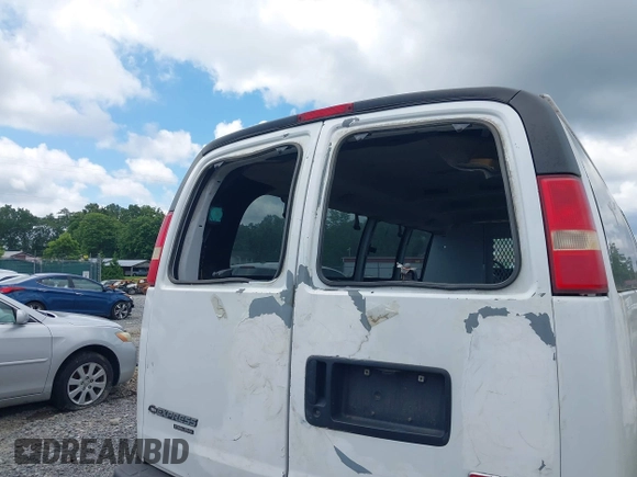 2006 Chevrolet Express Passenger with VIN 1GAHG39UX61106876, listed as a IAAI auction lot 42722638 with 157,081 mi miles and . Bid and sale history available at DreamBid. Image 14.