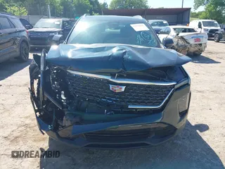 2025 Cadillac XT4 FWD Premium Luxury z VIN 1GYFZCR47SF146106, wystawiony jako IAAI lot #42324320 z przebiegiem 4 601 mil mil oraz . Historia ofert i sprzedaży dostępna na DreamBid. Obrazek 12.