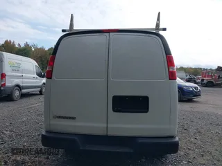 2018 Chevrolet Express Cargo Van with VIN 1GCWGAFG6J1338370, listed as a IAAI auction lot 40543708 with 1 mi miles. Bid and sale history available at carsss.com. Image 17.
