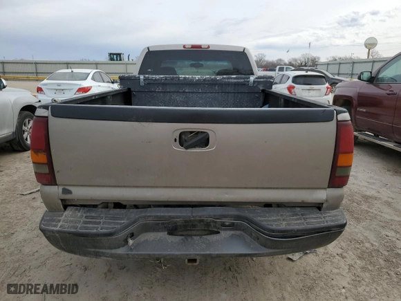 2000 GMC Sierra 1500 SLT with VIN 1GTEC19T2YE237846, listed as a Copart auction lot 44731925 with 391,409 mi miles and Clean Title. Bid and sale history available at carsss.com. Image 6.