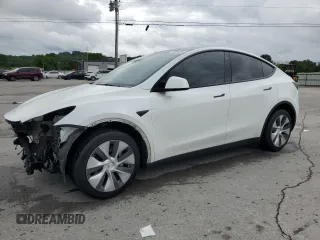2022 Tesla Model Y Long Range z VIN 7SAYGDEEXNF443181, wystawiony jako Copart lot #57522145 z przebiegiem 139 104 mil mil oraz Szkoda całkowita • Salvage title. Historia ofert i sprzedaży dostępna na DreamBid. Obrazek 1.