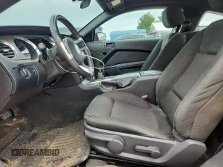 2013 Ford Mustang V6 с VIN 1ZVBP8AM2D5267439, выставлен на аукционе Copart как лот 61307575 с пробегом 109 401 миль миль и Списание • Salvage title. История ставок и продаж доступна на DreamBid. Изображение 7.