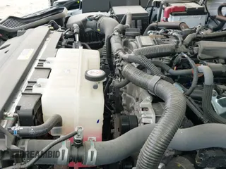 2024 Toyota Tacoma SR5 z VIN 3TMKB5FN0RM008886, wystawiony jako IAAI lot #41631663 z przebiegiem 5 586 mil mil oraz . Historia ofert i sprzedaży dostępna na DreamBid. Obrazek 19.