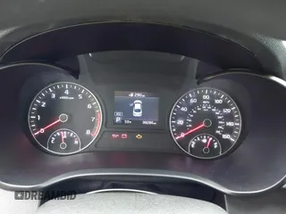 2020 Kia Optima LX z VIN 5XXGT4L3XLG422203, wystawiony jako IAAI lot #42290010 z przebiegiem 38 284 mil mil oraz . Historia ofert i sprzedaży dostępna na DreamBid. Obrazek 7.