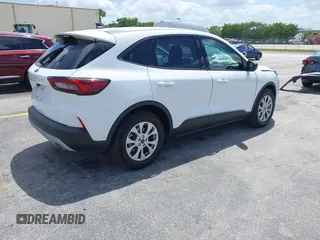 2025 Ford Escape Active z VIN 1FMCU0GN4SUA57229, wystawiony jako IAAI lot #42122877 z przebiegiem 6 119 mil mil oraz . Historia ofert i sprzedaży dostępna na DreamBid. Obrazek 4.