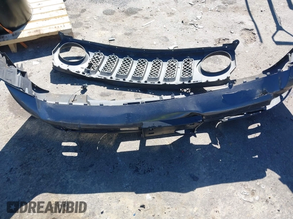 2014 Jeep Patriot Latitude with VIN 1C4NJRFB3ED886007, listed as a IAAI auction lot 41285963 with 127,007 mi miles and . Bid and sale history available at DreamBid. Image 12.