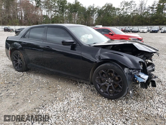 2019 Chrysler 300 S z VIN 2C3CCABG1KH577854, wystawiony jako Copart lot #47321705 z przebiegiem 112 511 mil mil oraz Szkoda całkowita • Salvage title. Historia ofert i sprzedaży dostępna na DreamBid. Obrazek 4.