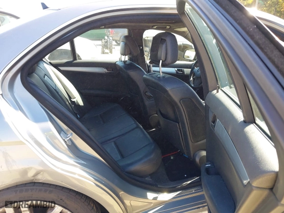 2008 Mercedes-Benz C-Class 3.0L Sport with VIN WDDGF54X88F087887, listed as a IAAI auction lot 40700660 with 190,436 mi miles. Bid and sale history available at carsss.com. Image 8.
