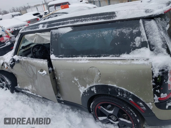 2011 MINI Clubman z VIN WMWZF3C51BTX82001, wystawiony jako IAAI lot #41310574 z przebiegiem 109 520 mil mil oraz . Historia ofert i sprzedaży dostępna na DreamBid. Obrazek 15.
