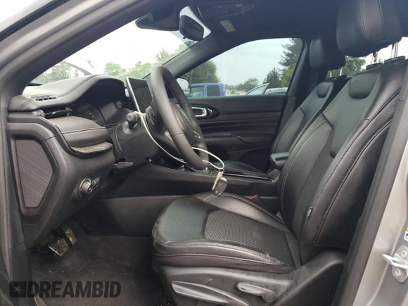 2023 Jeep Compass Latitude с VIN 3C4NJDBN6PT518338, выставлен на аукционе Copart как лот 57117115 с пробегом 29 330 миль миль и Списание • Salvage title. История ставок и продаж доступна на DreamBid. Изображение 7.