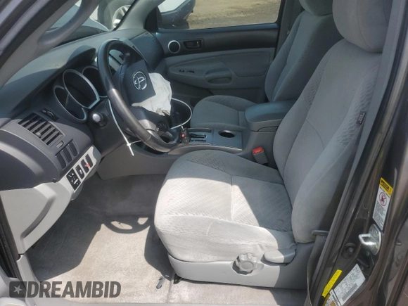 2011 Toyota Tacoma z VIN 5TFTX4GN1BX004490, wystawiony jako Copart lot #59059015 z przebiegiem 171 268 mil mil oraz Szkoda całkowita • Salvage title. Historia ofert i sprzedaży dostępna na DreamBid. Obrazek 7.