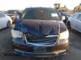 2011 Chrysler Town & Country Limited with VIN 2A4RR6DG4BR716460, listed as a IAAI auction lot 41073221 with 136,779 mi miles. Bid and sale history available at carsss.com. Image 12.