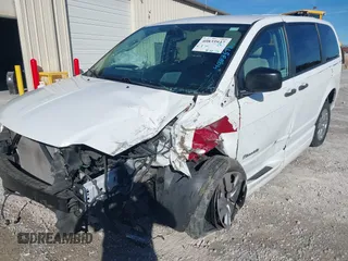 2019 Dodge Grand Caravan SE with VIN 2C7WDGBG7KR803126, listed as a IAAI auction lot 40835937 with 63,100 mi miles and . Bid and sale history available at DreamBid. Image 6.