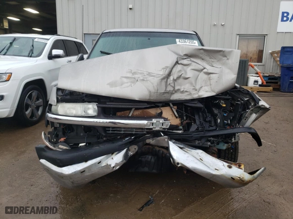 2000 Chevrolet Silverado 1500 LS with VIN 2GCEC19T1Y1204483, listed as a Copart auction lot 43361205 with 188,360 mi miles and Salvage Title. Bid and sale history available at carsss.com. Image 5.