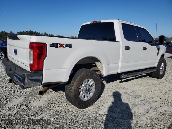 2018 Ford Super Duty F-250 SRW XL with VIN 1FT7W2B68JEB39324, listed as a Copart auction lot 45451375 with 268,879 mi miles and Salvage Title. Bid and sale history available at carsss.com. Image 3.
