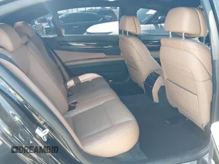 2014 BMW 7 Series ALPINA B7 z VIN WBAYE8C54ED134615, wystawiony jako IAAI lot #42197002 z przebiegiem 126 805 mil mil oraz . Historia ofert i sprzedaży dostępna na DreamBid. Obrazek 8.