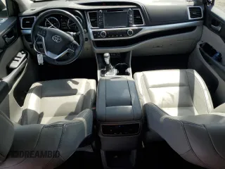 2018 Toyota Highlander SE with VIN 5TDJZRFH1JS523764, listed as a Copart auction lot 58576615 with 55,313 mi miles and Salvage title. Bid and sale history available at DreamBid. Image 8.