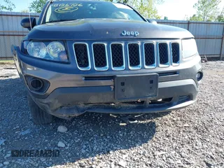 2017 Jeep Compass Sport SE z VIN 1C4NJDBB9HD143154, wystawiony jako IAAI lot #42126726 z przebiegiem 219 850 mil mil oraz . Historia ofert i sprzedaży dostępna na DreamBid. Obrazek 6.