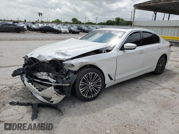 2018 BMW 5 Series 530i z VIN WBAJA5C50JG899776, wystawiony jako Copart lot #55436075 z przebiegiem Nie podano mil oraz Szkoda całkowita • Salvage title. Historia ofert i sprzedaży dostępna na DreamBid. Obrazek 1.