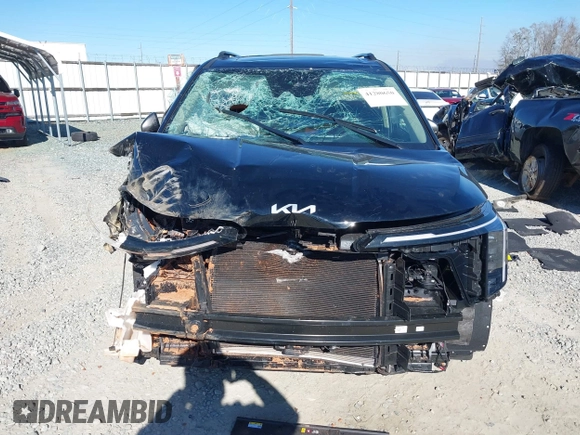 2025 Kia Carnival SX with VIN KNDNE5K35S6472142, listed as a IAAI auction lot 41280650 with 4,181 mi miles and . Bid and sale history available at DreamBid. Image 12.