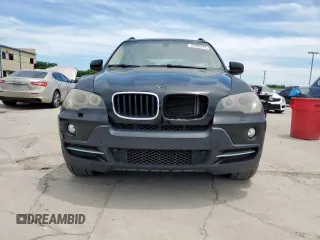 2008 BMW X5 3.0si z VIN 5UXFE43588L009967, wystawiony jako Copart lot #57900245 z przebiegiem 137 882 mil mil oraz Czysty tytuł • Clean title. Historia ofert i sprzedaży dostępna na DreamBid. Obrazek 5.