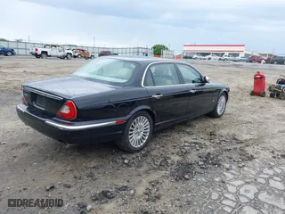 2007 Jaguar XJ Vanden Plas with VIN SAJWA82B87SH12375, listed as a IAAI auction lot 42108022 with 117,036 mi miles. Bid and sale history available at carsss.com. Image 4.