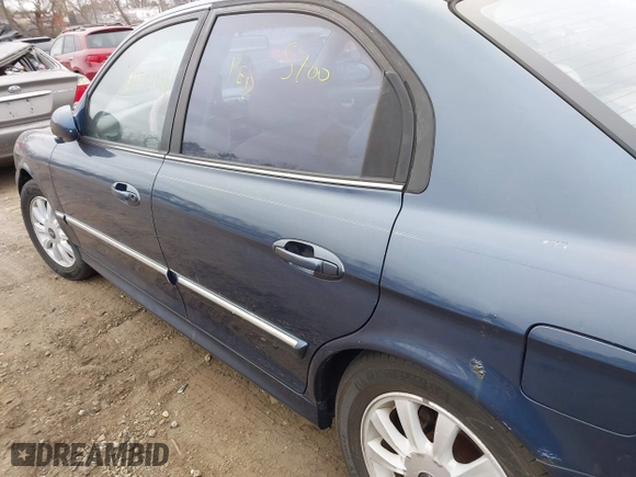 2004 Hyundai Sonata GLS with VIN KMHWF35H44A081671, listed as a IAAI auction lot 41788873 with 999,999 mi miles. Bid and sale history available at carsss.com. Image 6.