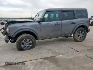 2022 Ford Bronco z VIN 1FMDE5BH7NLB66388, wystawiony jako Copart lot #55760585 z przebiegiem 26 468 mil mil oraz Szkoda całkowita • Salvage title. Historia ofert i sprzedaży dostępna na DreamBid. Obrazek 1.
