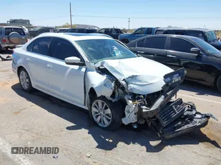 2015 Volkswagen Jetta SE z VIN 3VWD07AJ5FM346565, wystawiony jako IAAI lot #42104880 z przebiegiem 93 491 mil mil oraz . Historia ofert i sprzedaży dostępna na DreamBid. Obrazek 1.