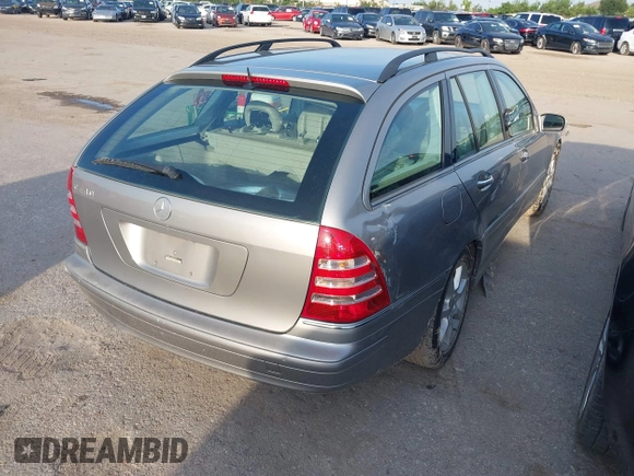 2005 Mercedes-Benz C 240 z VIN WDBRH61J65F567374, wystawiony jako IAAI lot #42477782 z przebiegiem 137 828 mil mil oraz . Historia ofert i sprzedaży dostępna na DreamBid. Obrazek 4.