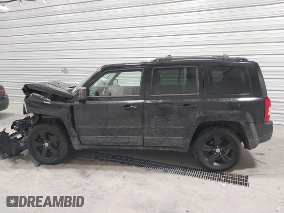 2014 Jeep Patriot Latitude z VIN 1C4NJRFB7ED694024, wystawiony jako IAAI lot #41354423 z przebiegiem 177 854 mil mil oraz . Historia ofert i sprzedaży dostępna na DreamBid. Obrazek 14.