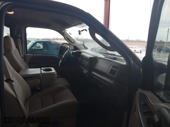 2004 Ford F-250 XL z VIN 1FTNW20L34EC72478, wystawiony jako IAAI lot #41435891 z przebiegiem 136 275 mil mil oraz . Historia ofert i sprzedaży dostępna na DreamBid. Obrazek 5.