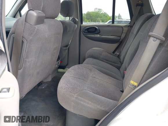 2003 Chevrolet TrailBlazer LS with VIN 1GNDS13S332326020, listed as a IAAI auction lot 42075836 with 221,748 mi miles. Bid and sale history available at carsss.com. Image 8.