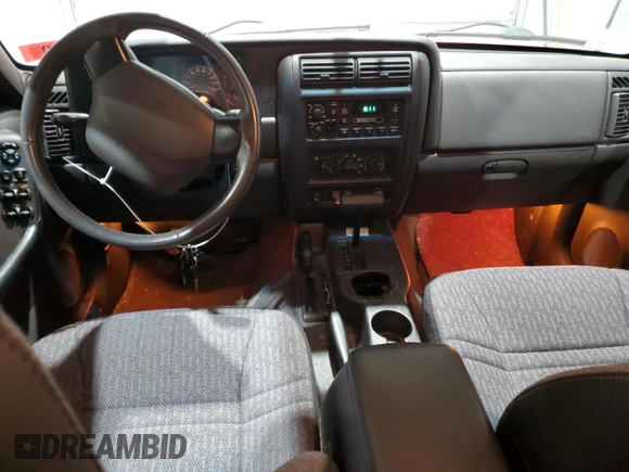2000 Jeep Cherokee z VIN 1J4FF48S9YL260200, wystawiony jako Copart lot #52471365 z przebiegiem 89 435 mil mil oraz Szkody całkowita. Historia ofert i sprzedaży dostępna na DreamBid. Obrazek 8.