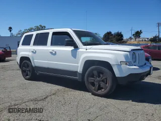 2015 Jeep Patriot Altitude with VIN 1C4NJPBA8FD377548, listed as a Copart auction lot 70712154 with 136,139 mi miles and Salvage Title. Bid and sale history available at carsss.com. Image 4.