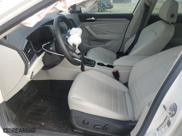 2024 Volkswagen Jetta SE with VIN 3VW7M7BU0RM067829, listed as a Copart auction lot 46427415 with 2,137 mi miles and Salvage Title. Bid and sale history available at carsss.com. Image 7.