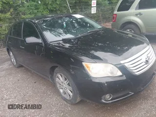 2008 Toyota Avalon XL z VIN 4T1BK36B58U283122, wystawiony jako IAAI lot #42426765 z przebiegiem 212 616 mil mil oraz . Historia ofert i sprzedaży dostępna na DreamBid. Obrazek 1.