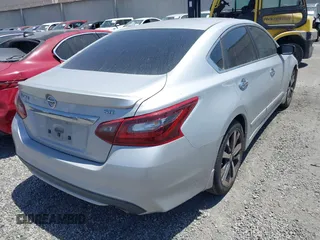 2017 Nissan Altima S z VIN 1N4AL3AP7HN324639, wystawiony jako IAAI lot #42008550 z przebiegiem 101 419 mil mil oraz . Historia ofert i sprzedaży dostępna na DreamBid. Obrazek 4.