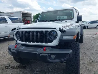 2024 Jeep Gladiator Rubicon z VIN 1C6JJTBG5RL110865, wystawiony jako IAAI lot #42104829 z przebiegiem 6 815 mil mil oraz . Historia ofert i sprzedaży dostępna na DreamBid. Obrazek 12.