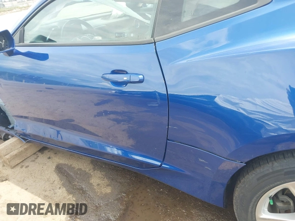 2019 Chevrolet Camaro 1LT z VIN 1G1FB1RX7K0151147, wystawiony jako IAAI lot #42179932 z przebiegiem 51 561 mil mil oraz . Historia ofert i sprzedaży dostępna na DreamBid. Obrazek 18.