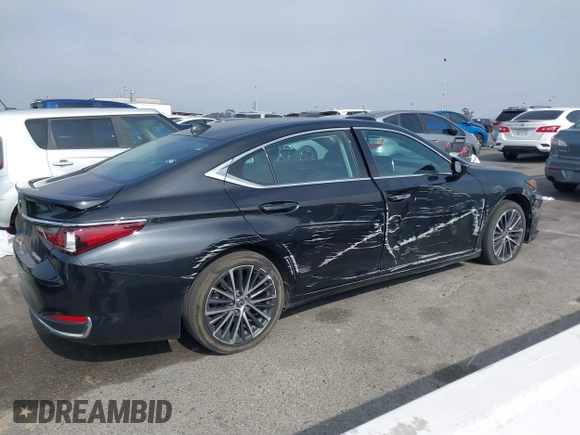 2023 Lexus ES 300h z VIN 58ADA1C15PU029137, wystawiony jako IAAI lot #41462055 z przebiegiem 25 120 mil mil oraz . Historia ofert i sprzedaży dostępna na DreamBid. Obrazek 13.