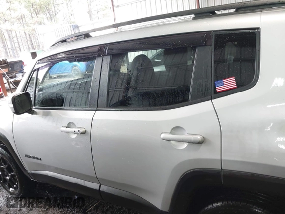 2020 Jeep Renegade Latitude with VIN ZACNJBBB9LPL83624, listed as a IAAI auction lot 41710389 with 40,322 mi miles. Bid and sale history available at carsss.com. Image 14.