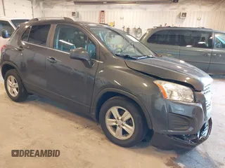 2016 Chevrolet Trax LT z VIN 3GNCJLSB8GL260323, wystawiony jako IAAI lot #42225908 z przebiegiem 134 265 mil mil oraz . Historia ofert i sprzedaży dostępna na DreamBid. Obrazek 1.