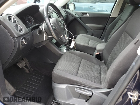 2015 Volkswagen Tiguan SE z VIN WVGAV7AX9FW611978, wystawiony jako Copart lot #63417995 z przebiegiem 77 942 mil mil oraz Czysty tytuł • Clean title. Historia ofert i sprzedaży dostępna na DreamBid. Obrazek 7.