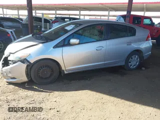 2010 Honda Insight LX z VIN JHMZE2H53AS007016, wystawiony jako IAAI lot #42096274 z przebiegiem 173 519 mil mil oraz . Historia ofert i sprzedaży dostępna na DreamBid. Obrazek 2.