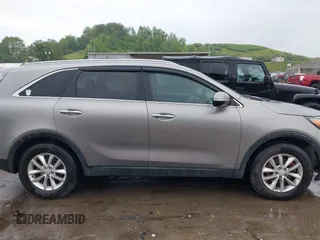 2017 Kia Sorento LX с VIN 5XYPGDA31HG270824, выставлен на аукционе IAAI как лот 42344131 с пробегом 195 128 миль миль и . История ставок и продаж доступна на DreamBid. Изображение 13.