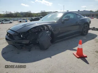 2020 Ford Mustang EcoBoost z VIN 1FA6P8TH2L5126606, wystawiony jako Copart lot #52004755 z przebiegiem 56 964 mil mil oraz Szkoda całkowita • Salvage title. Historia ofert i sprzedaży dostępna na DreamBid. Obrazek 1.