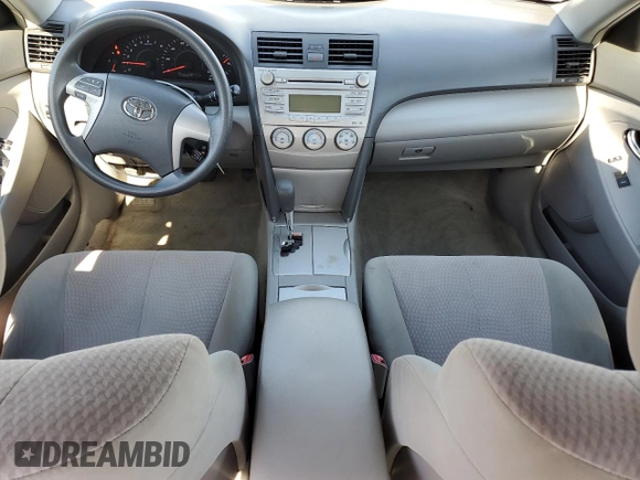 2010 Toyota Camry z VIN 4T1BF3EK8AU042859, wystawiony jako Copart lot #56377355 z przebiegiem 71 660 mil mil oraz Szkoda całkowita • Salvage title. Historia ofert i sprzedaży dostępna na DreamBid. Obrazek 8.