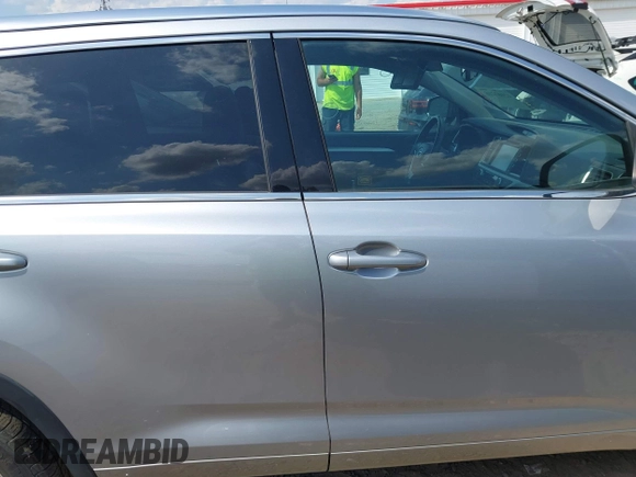2014 Toyota Highlander XLE z VIN 5TDKKRFH1ES036742, wystawiony jako IAAI lot #42167218 z przebiegiem 165 837 mil mil oraz . Historia ofert i sprzedaży dostępna na DreamBid. Obrazek 13.