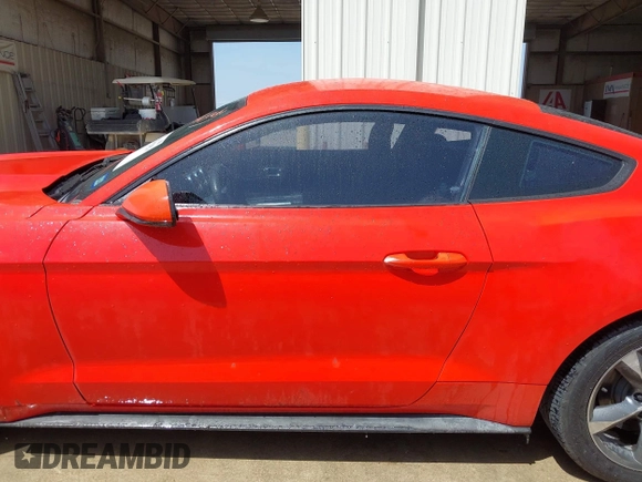 2015 Ford Mustang V6 z VIN 1FA6P8AM7F5329737, wystawiony jako IAAI lot #42761829 z przebiegiem 125 495 mil mil oraz . Historia ofert i sprzedaży dostępna na DreamBid. Obrazek 14.
